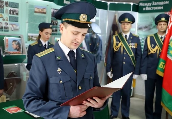 Молодые сотрудники Брестской таможни принесли присягу