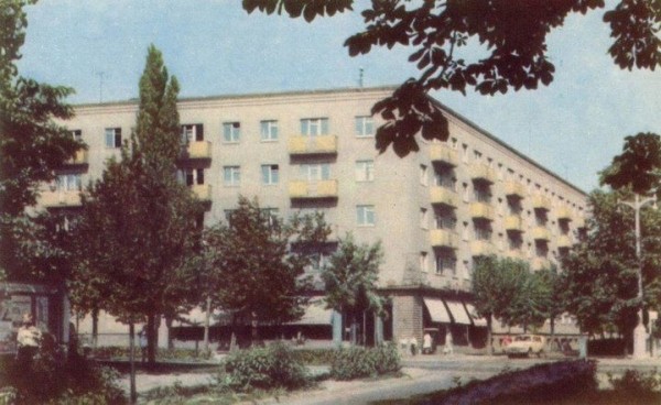 
                Угол улиц Гоголя и Ленина. Старое фото
            