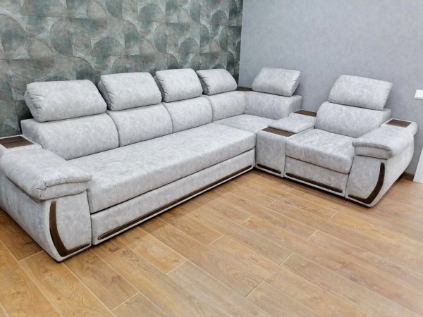 Из уставшего, изношенного дивана в шикарный и стильный предмет интерьера. Мастерская по перетяжке и ремонту мебели исполняет желания своих клиентов