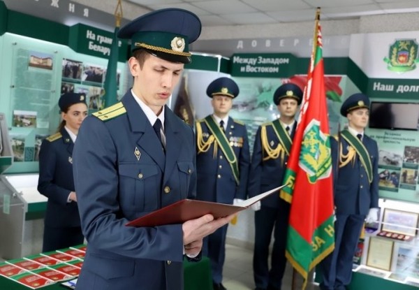 Молодые сотрудники Брестской таможни принесли присягу