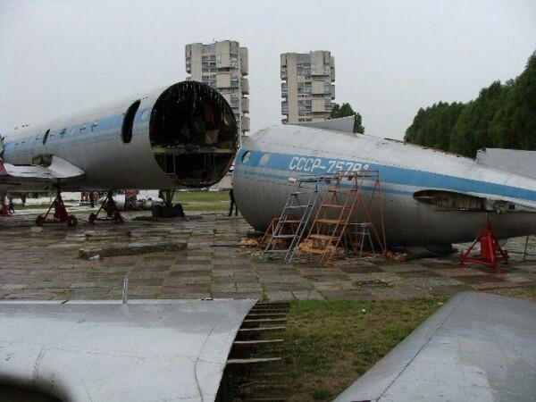 
                Читатель: Демонтаж самолёта на Востоке в Бресте, 2009 год
            