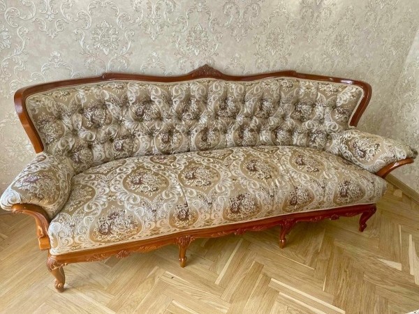 Из уставшего, изношенного дивана в шикарный и стильный предмет интерьера. Мастерская по перетяжке и ремонту мебели исполняет желания своих клиентов