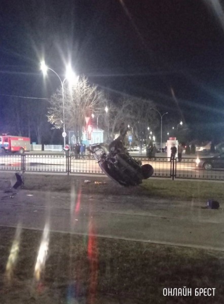 Очевидец: Брестская область. В Дрогичине произошло серьёзное ДТП
Очевидец: Брестская область. В Дрогичине произошло серьёзное ДТП