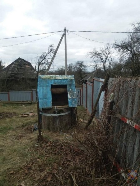 В Барановичском районе мужчина упал в глубокий колодец
