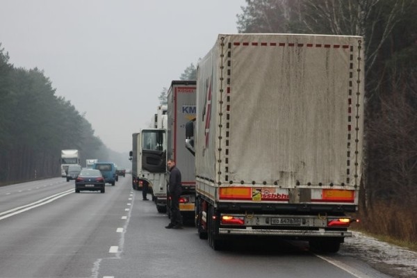 «Попросту выгорают». Дальнобойщики уходят из фирм, где проработали больше 20 лет, а перевозчики в ожидании «паузы» «Попросту выгорают». Дальнобойщики уходят из фирм, где проработали больше 20 лет, а перевозчики в ожидании «паузы»