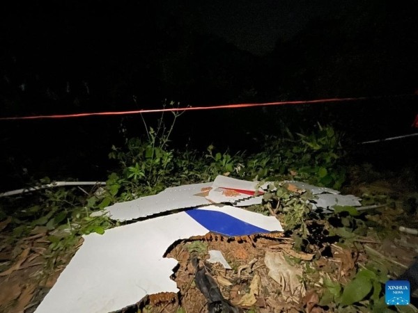 Выживших нет. Подробности с места крушения китайского Boeing 737 Выживших нет. Подробности с места крушения китайского Boeing 737