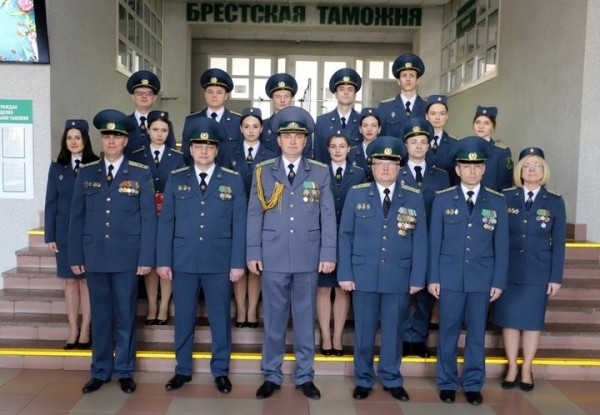 Молодые сотрудники Брестской таможни принесли присягу