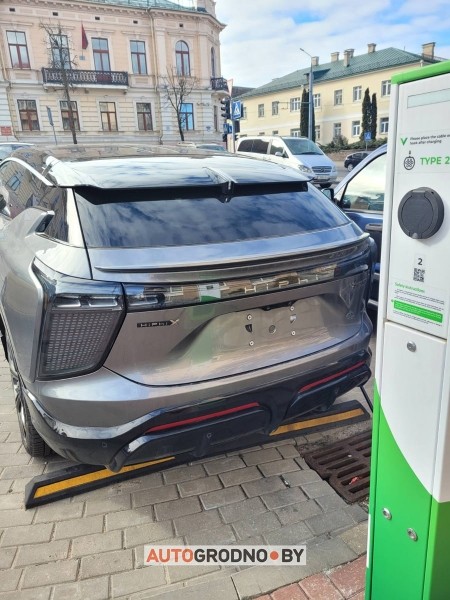 HiPhi X: в Гродно прибыл один из самых дорогих китайских электромобилей. 7 дверей и множество передовых решений HiPhi X: в Гродно прибыл один из самых дорогих китайских электромобилей. 7 дверей и множество передовых решений