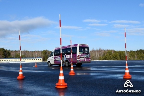 «Они же профессионалы с опытом, поэтому настроены критично». Как маршрутчиков учат безопасной езде «Они же профессионалы с опытом, поэтому настроены критично». Как маршрутчиков учат безопасной езде