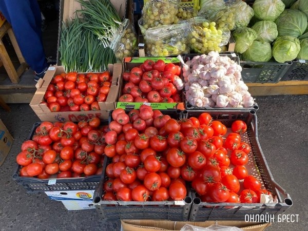 
                Читатель: Что почем на рынке за ЦУМом в Бресте
            