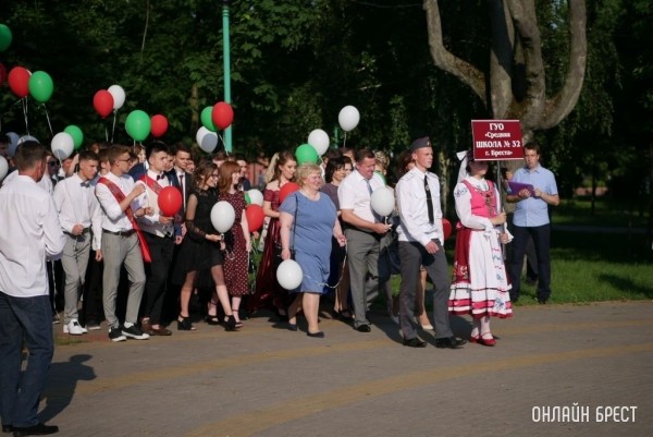 Стали известны даты проведения последних звонков и выпускных в школах Стали известны даты проведения последних звонков и выпускных в школах