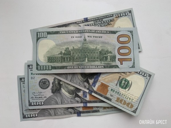 В России на полгода запретили банкам продавать валюту населению