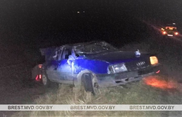 18-летний водитель из Брестского района не справился с управлением и съехал в кювет