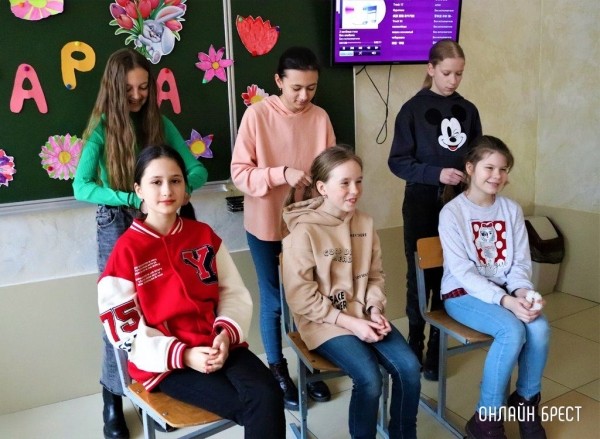 
                Читатель: Конкурсная программа к Международному женскому дню в средней школе № 28 г. Бреста
            