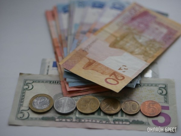 Почему доллар идет к 3 рублям? Объясняем, что происходит с курсами