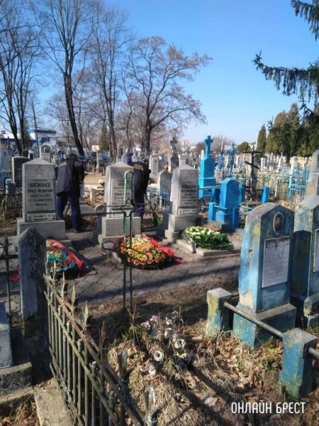 В Бресте приводят в порядок кладбища В Бресте приводят в порядок кладбища