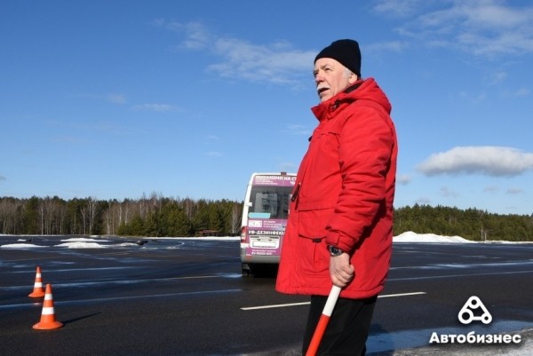 «Они же профессионалы с опытом, поэтому настроены критично». Как маршрутчиков учат безопасной езде «Они же профессионалы с опытом, поэтому настроены критично». Как маршрутчиков учат безопасной езде