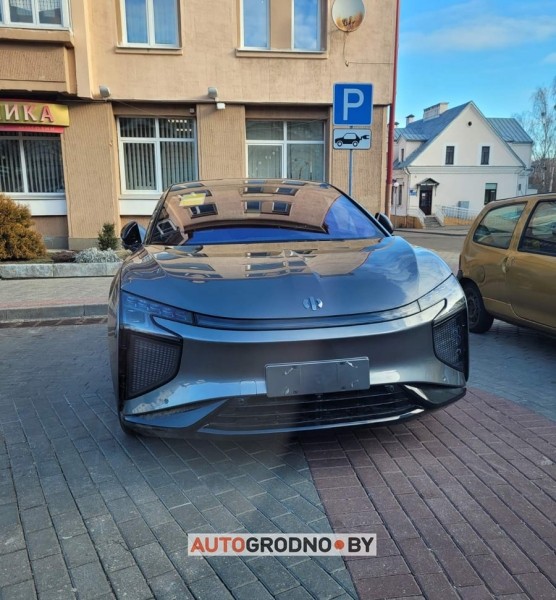 HiPhi X: в Гродно прибыл один из самых дорогих китайских электромобилей. 7 дверей и множество передовых решений HiPhi X: в Гродно прибыл один из самых дорогих китайских электромобилей. 7 дверей и множество передовых решений