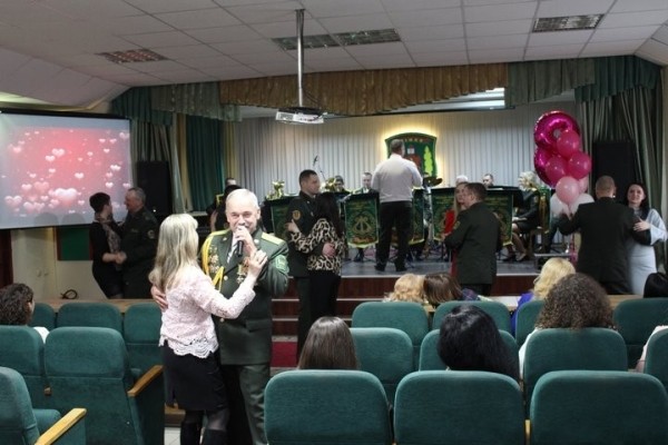 Пинские пограничники поздравили женщин с 8 Марта