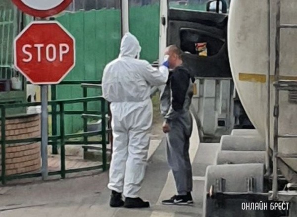 Главный госсанврач рассказал, кому нужно сдавать ПЦР-тест при въезде в Беларусь Главный госсанврач рассказал, кому нужно сдавать ПЦР-тест при въезде в Беларусь