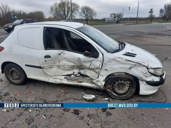 В Бресте на Варшавке возле Евроопта серьёзно столкнулись автомобили. Подробности ДТП