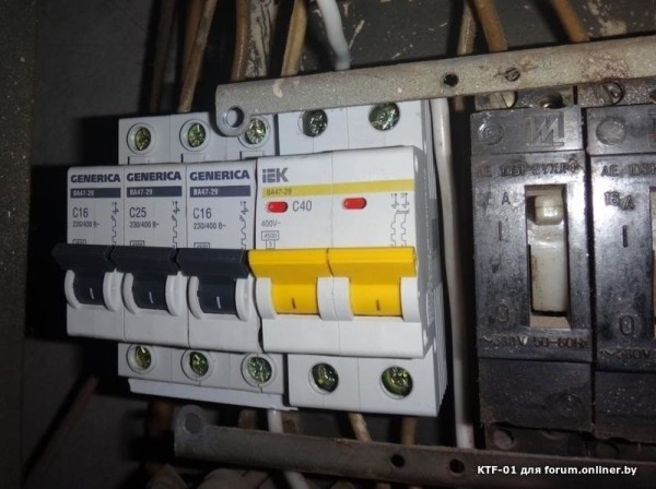 В Минске завелся «электроманьяк»: он регулярно обесточивает чужие квартиры, в них сгорает техника