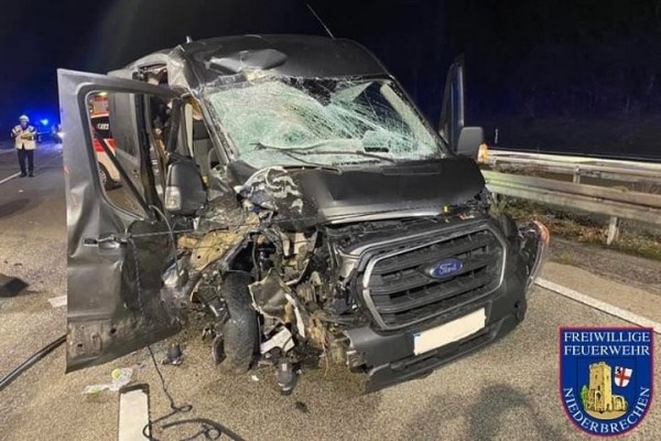 В Германии бус белоруса врезался в прицеп, пострадали 7 человек. Фото с места ДТП