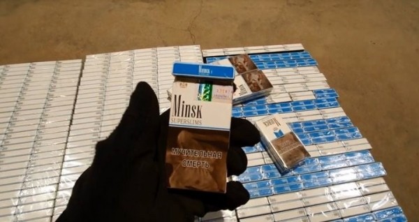 Редкий случай: контрабанду сигарет на полмиллиона евро спрятали среди стеклянных банок в фуре из Беларуси