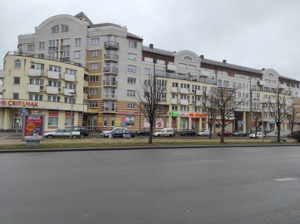 Брест, бульвар Космонавтов (на пересечении с Пушкинской), начало 2000-х гг. и сегодня
             
                Брест, бульвар Космонавтов (на пересечении с Пушкинской), начало 2000-х гг. и сегодня