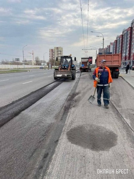 В Бресте на Московской начались ремонтные работы дорожного полотна