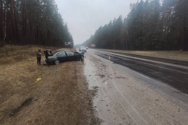 Девушка на 9 месяце беременности решилась на опасный обгон и попала в ДТП Девушка на 9 месяце беременности решилась на опасный обгон и попала в ДТП