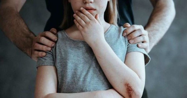 Дед два года насиловал свою внучку в Гродненской области, пока не умер