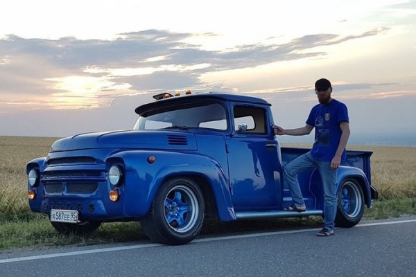 Из Чечни в Беларусь приехал уникальный ЗИЛ 130, скрещенный с Mercedes W220