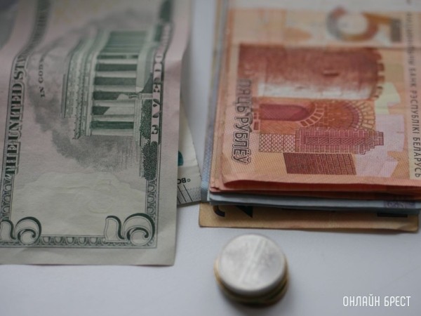 И снова минус. Взгляните, почем доллар и евро продаются сегодня И снова минус. Взгляните, почем доллар и евро продаются сегодня