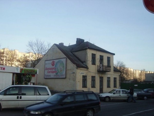 Брест, бульвар Космонавтов (на пересечении с Пушкинской), начало 2000-х гг. и сегодня
             
                Брест, бульвар Космонавтов (на пересечении с Пушкинской), начало 2000-х гг. и сегодня