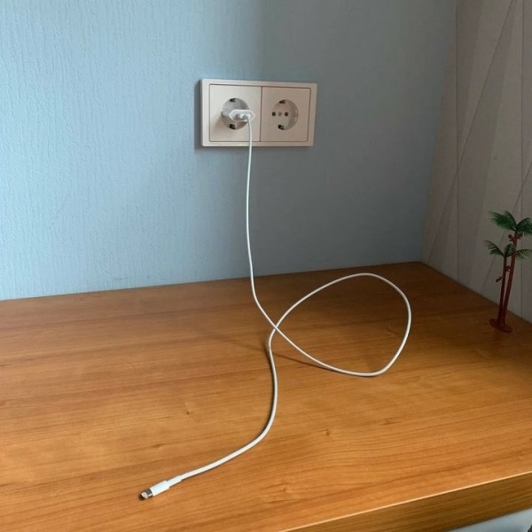 Можно ли оставлять зарядку в розетке?