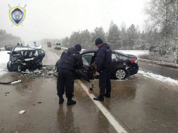 Лобовое столкновение на трассе Минск-Микашевичи: водитель погиб на месте ДТП