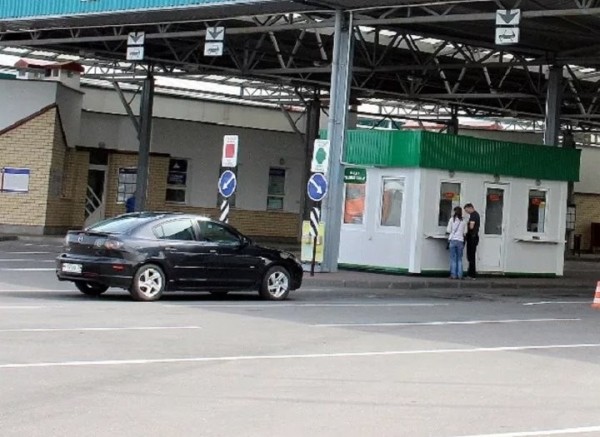 На границы вернулись очереди из легковушек. Что говорят путешественники?