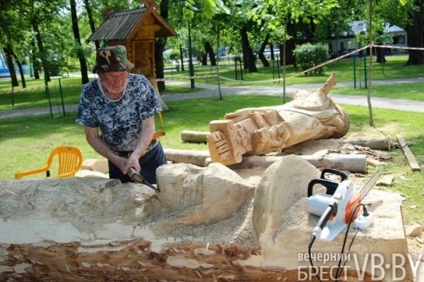 Сигизмунд Август, глашатай, купец… В начале июня парк Бреста прирастет десятью историческими фигурами