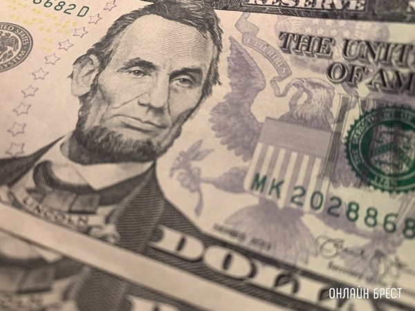 Доллар и евро рванули вперед Доллар и евро рванули вперед