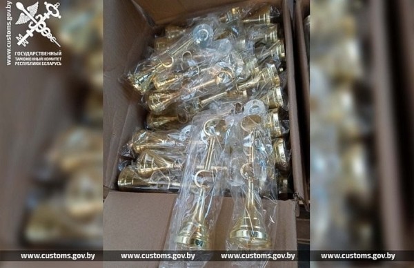 В Беларусь пытались незаконно ввезти карнизы почти на миллион долларов