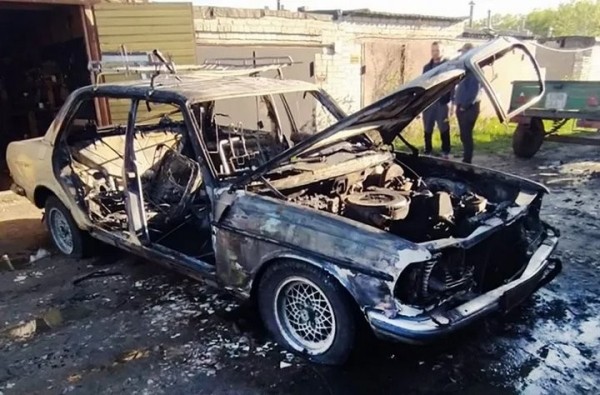 В Березе сгорел Mercedes В Березе сгорел Mercedes