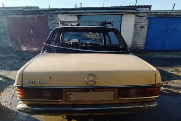 В Березе сгорел Mercedes В Березе сгорел Mercedes