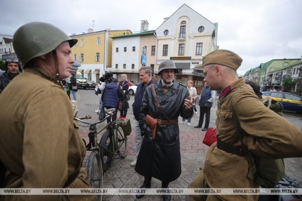 В Бресте на ул.Советской воссоздали атмосферу последнего мирного вечера