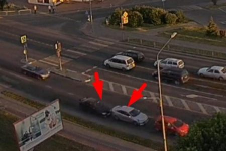 Вчера вечером в Бресте столкнулись автомобили. Смотрите видео, как это произошло