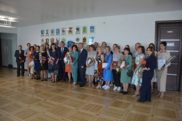 В Бресте наградили 32 медицинских работников В Бресте наградили 32 медицинских работников