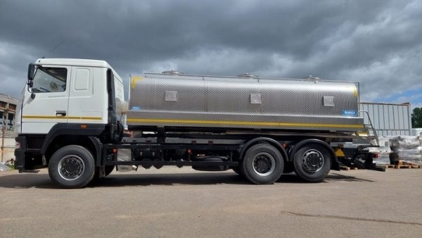 Белорусские конструкторы разработали машину для перевозки молока и показали новинку Белорусские конструкторы разработали машину для перевозки молока и показали новинку