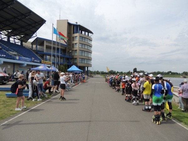 Сегодня на лыжероллерной трассе Брестского гребного канала состоялся Брестский полумарафон на роликовых коньках Сегодня на лыжероллерной трассе Брестского гребного канала состоялся Брестский полумарафон на роликовых коньках