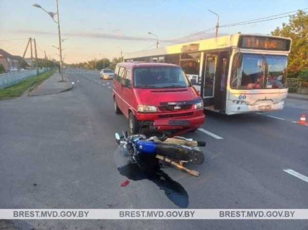 ДТП в Кобрине: водитель мопеда с травмами госпитализирован