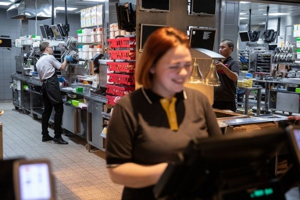 McDonald's в России переименовали во «Вкусно и точка» McDonald's в России переименовали во «Вкусно и точка»